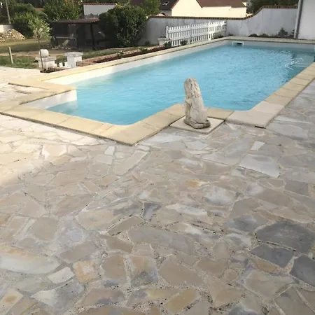 Maison Blanche Piscine Et Petit Dejeuner B&B 샤틀레로