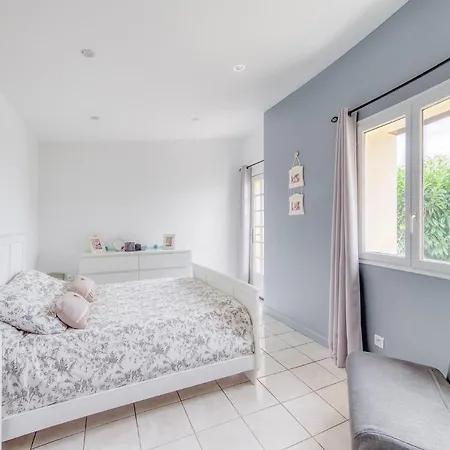 Maison Blanche Piscine Et Petit Dejeuner * Châtellerault