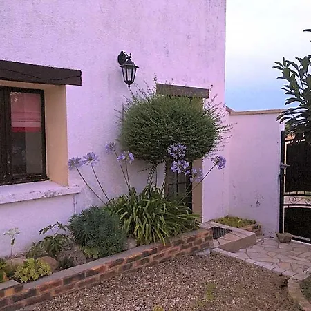 Maison Blanche Piscine Et Petit Dejeuner 3*