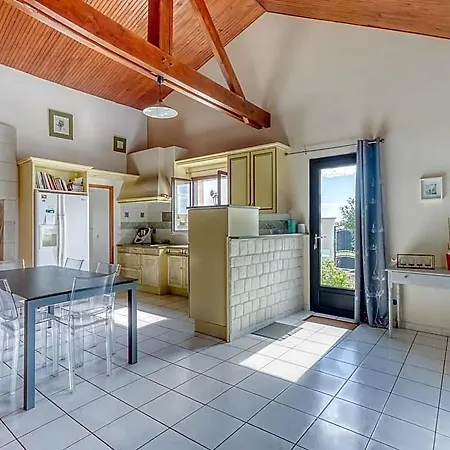 Maison Blanche Piscine Et Petit Dejeuner
