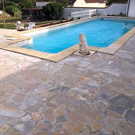 Maison Blanche Piscine Et Petit Dejeuner 3* Châtellerault