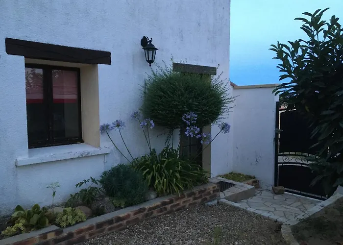 Bed and breakfast Maison Blanche Piscine Et Petit Déjeuner Châtellerault