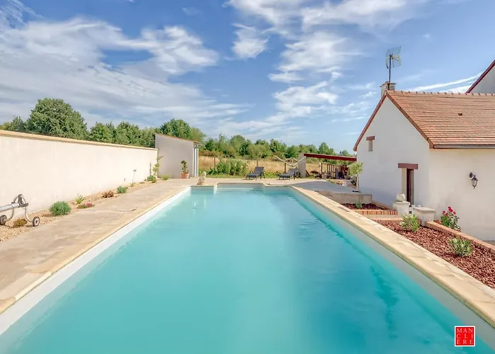 Bed and breakfast Maison Blanche Piscine Et Petit Déjeuner Châtellerault